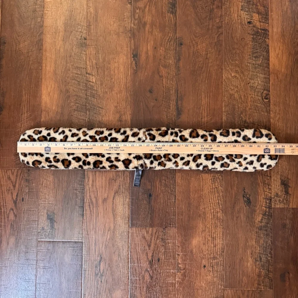 MARKS & SPENCER leopard print, faux fur neck wrap, unisex, one size, NWOT